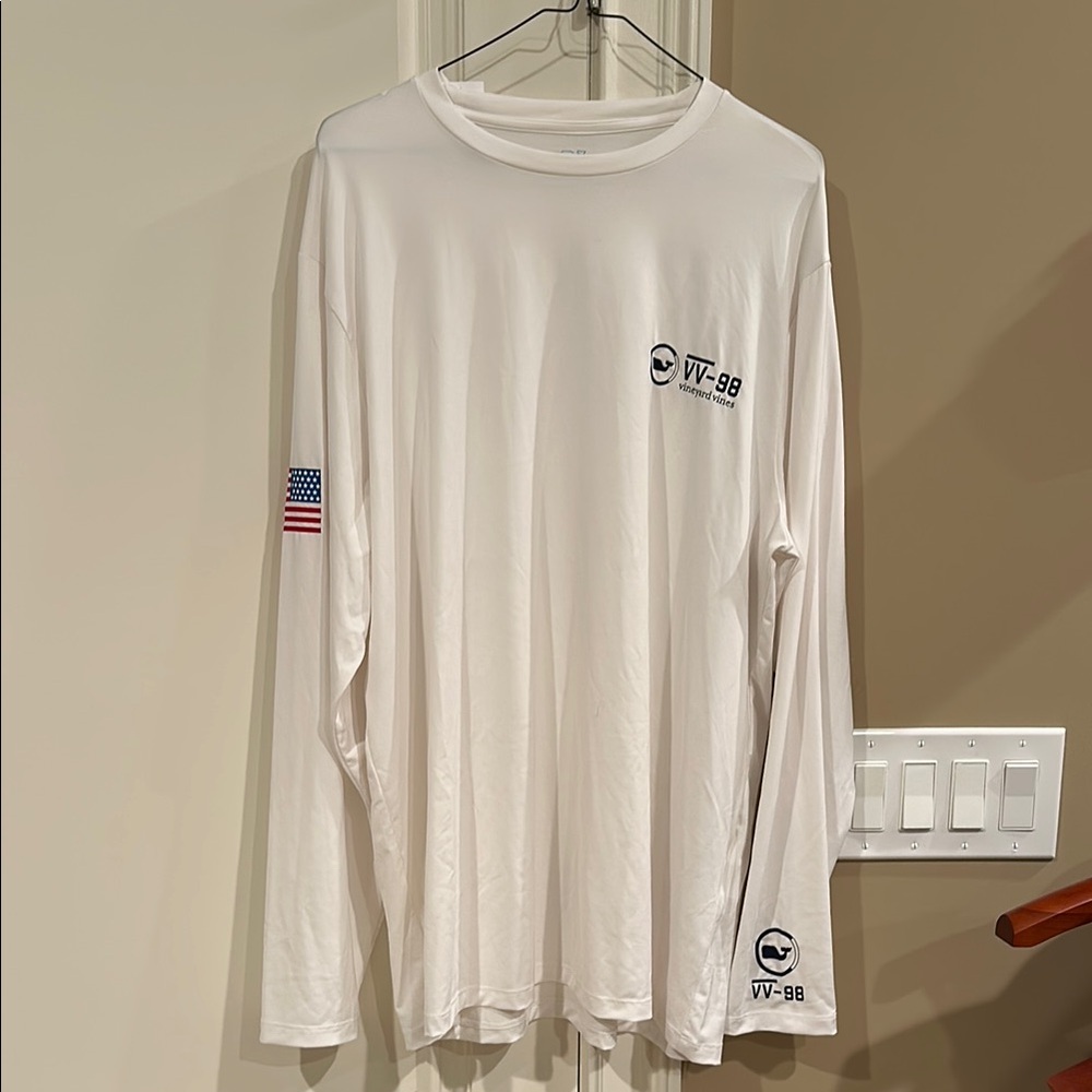 Vineyard Vines White Long Sleeve Tees